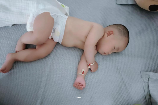 资兴没满月的宝宝